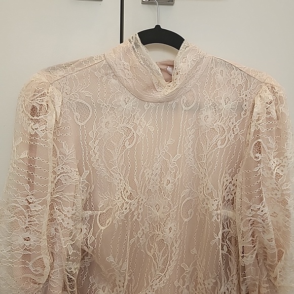 NWT Wayf Lace Blouse. Medium. - Picture 10 of 12